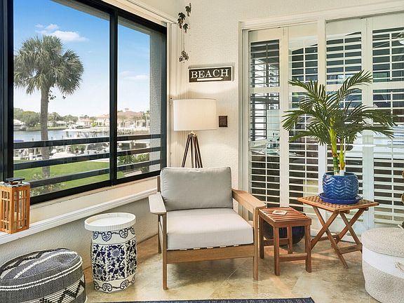 3rd image of 821 Oak Harbour Drive