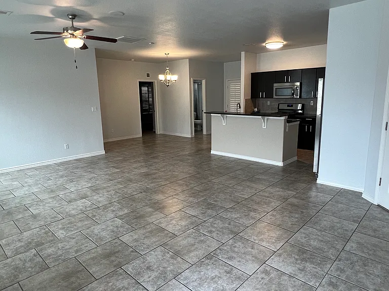 14636 Hunters Grove Ave — Photo 3