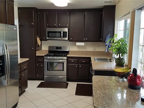 2nd image of 1124 Iris Cir