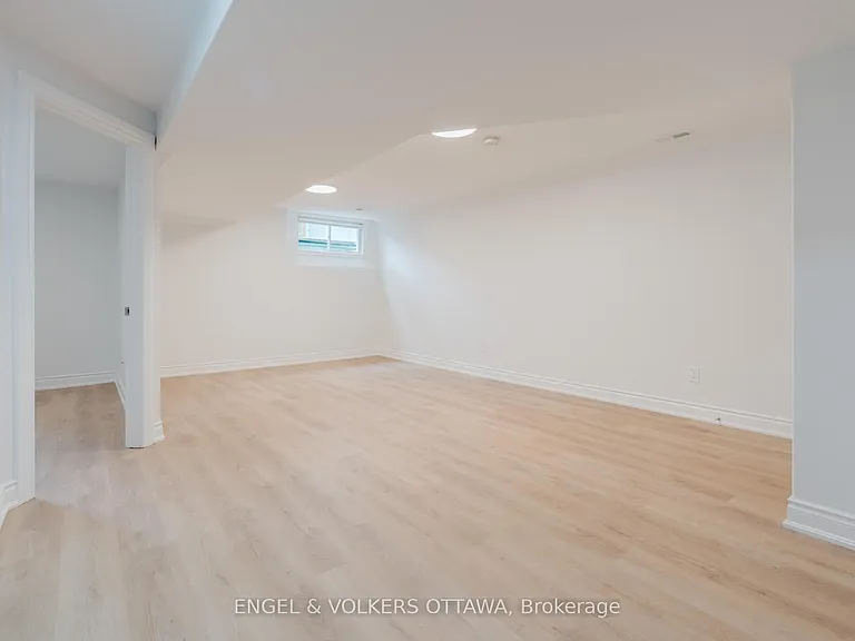 1649 Rosebella Ave #B — Photo 9