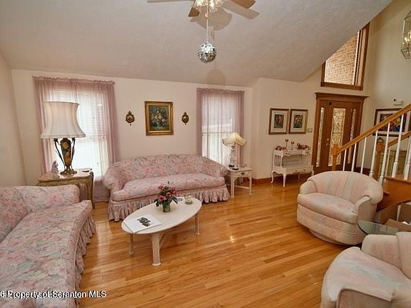 5th image of 125 Lakeview Dr