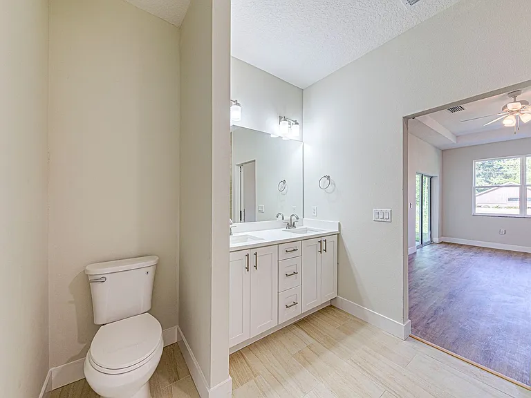 241 N Pine Ave — Photo 21