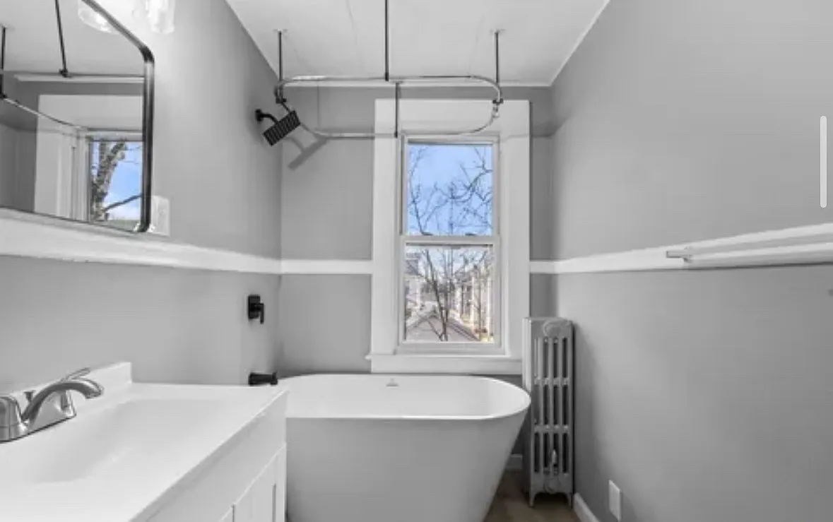 3 bed, 2788 sqft, $800 — Photo 2