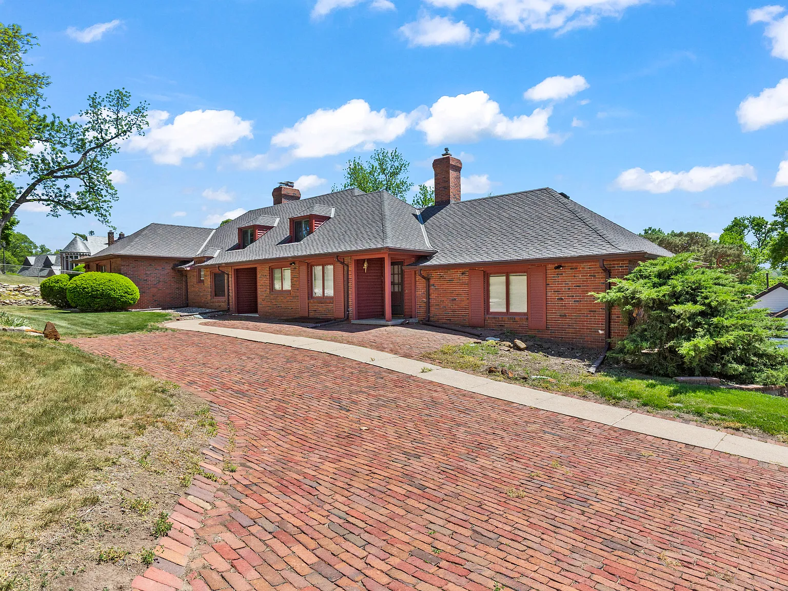 4 bed, 5109 sqft, $5,200 — Photo 3