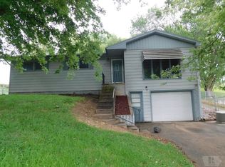 818 S Park Dr, Denison, IA 51442