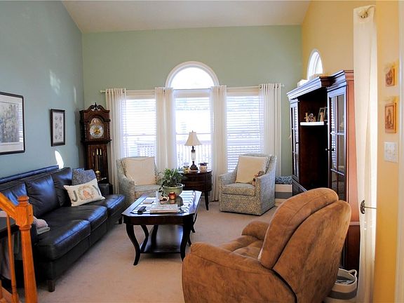 2nd image of 69 Lakeridge Dr