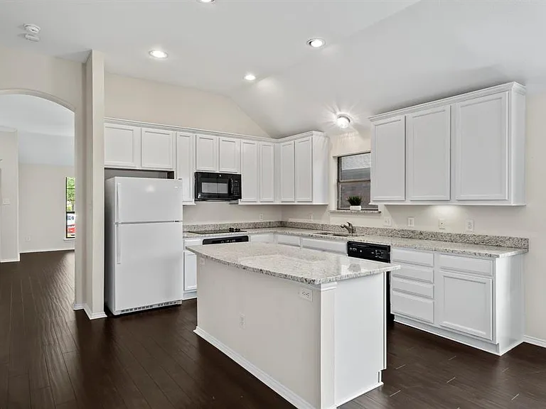 2356 Aurora Dr — Photo 3