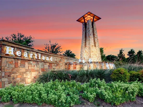 3923 Pioneer Dr, Heartland, TX 75126