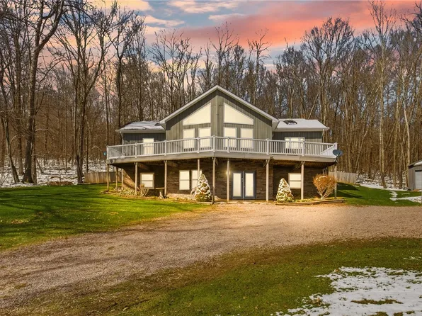 1073 Causeway Dr, Friedens, PA 15541