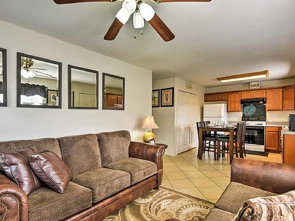 2nd image of 1309 Spruce Dr #102
