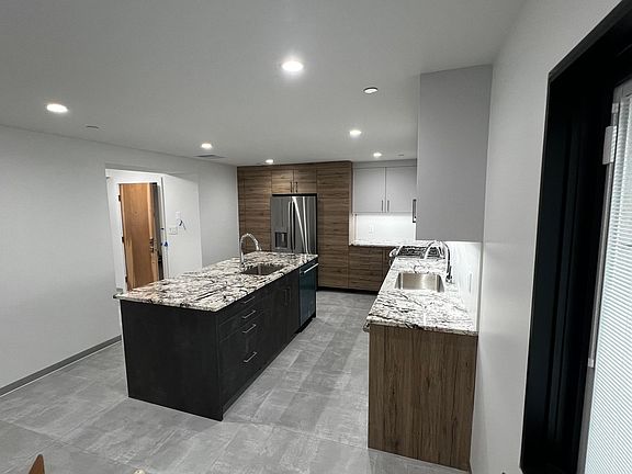 5th image of 3505 Clarks Ln #D2