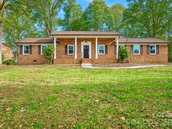 1254 Huckleberry Dr, Lincolnton, NC 28092