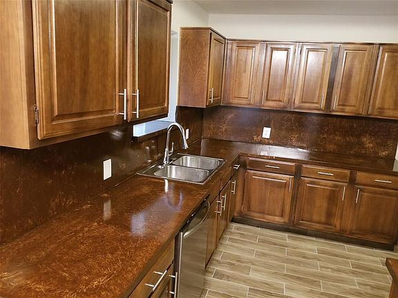 4th image of 102 Lorene Dr