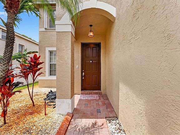 4th image of 16438 SW 28th St