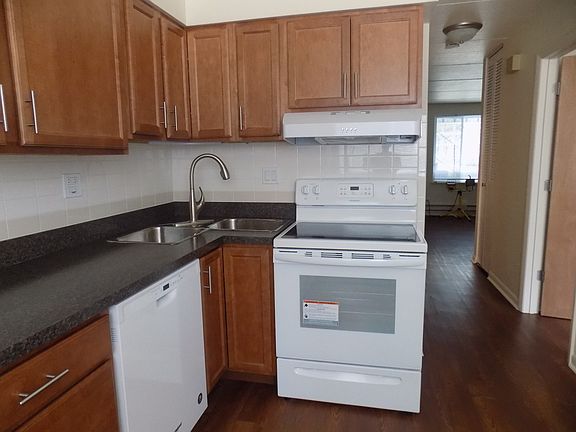 2nd image of 519 Hyacinth Pl #519