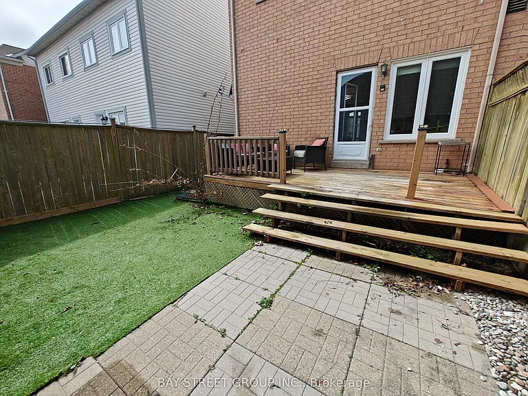256 Glenashton Dr — Photo 22