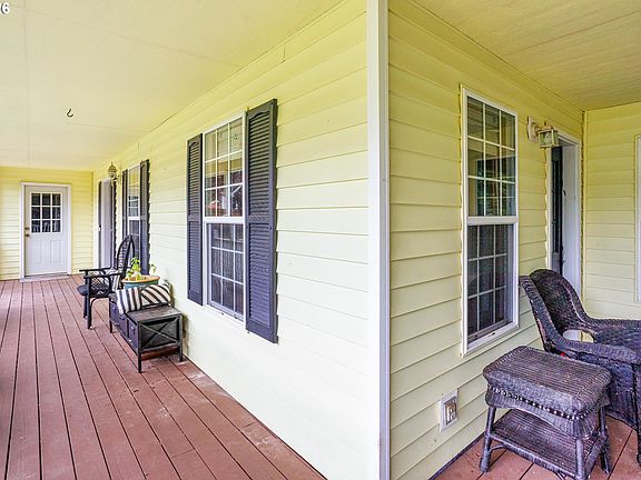 3rd image of 110 E Heritage Ln