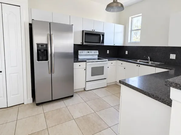 2113 Shoma Dr, Royal Palm Beach, FL 33414