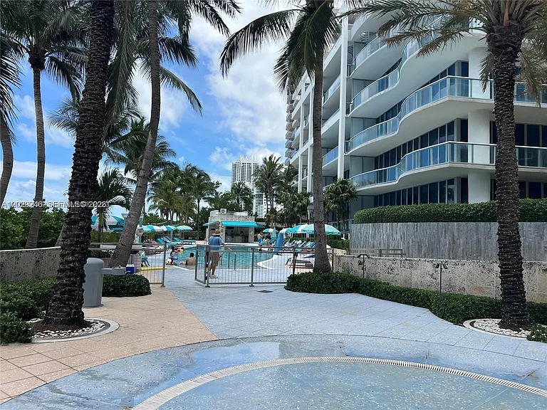 6799 Collins Ave #1501 — Photo 9