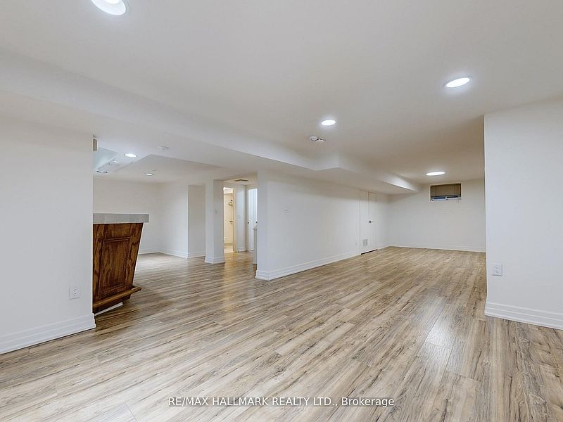 Toronto House for rent - 5 Bedrooms — photo 32