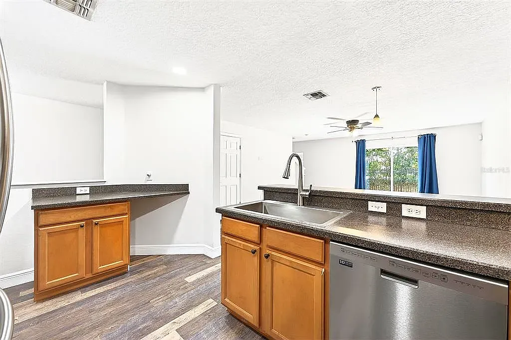 3 bed, 1347 sqft, $850 — Photo 3