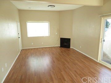3rd image of 6610 Balboa Blvd APT 2