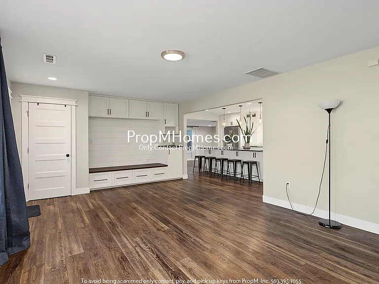 503 NE Birchwood Ter — Photo 4