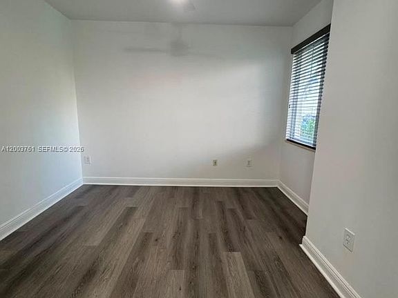 4th image of 556 NW 39th Cir #Townhouse 556