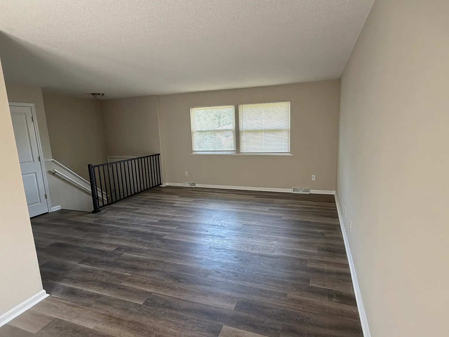 3 bed, 1.5 bath, 1504 sqft, $1,400 — Photo 2