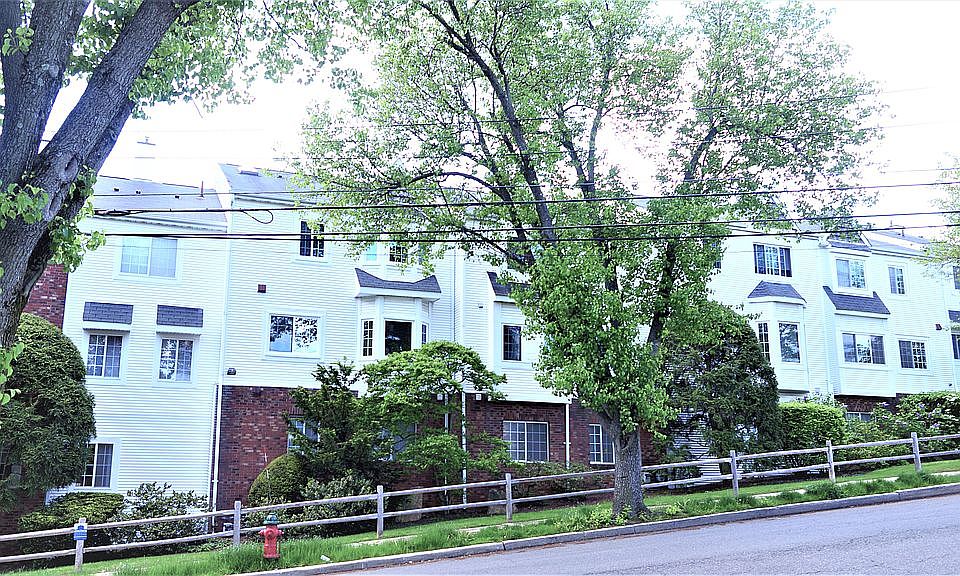 1st image of 27 Windle Park