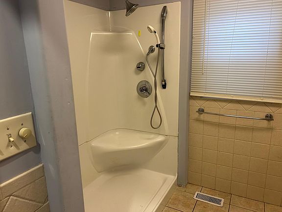 5th image of 422 W Harvey Ave