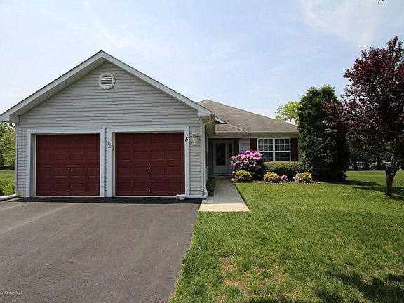 3rd image of 5 Roseville Ct