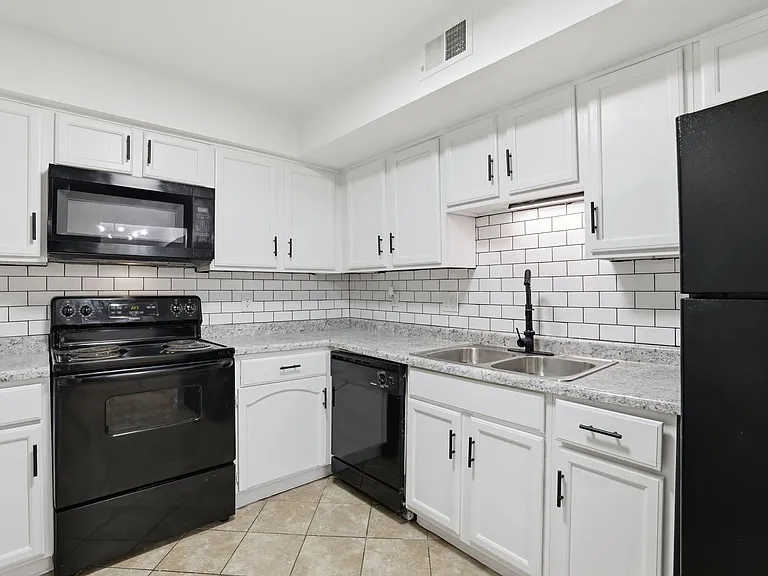 The Lenox Apartment Homes — Photo 4