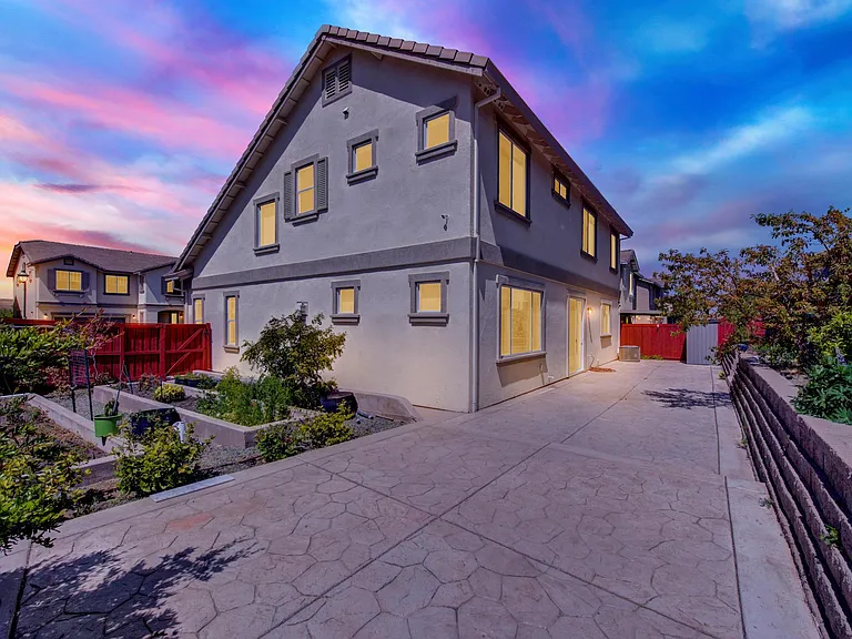 4725 Friesian Dr — Photo 21