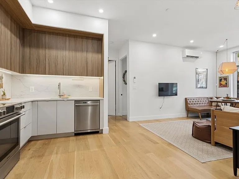 46 Kossuth Pl #1B — Photo 17