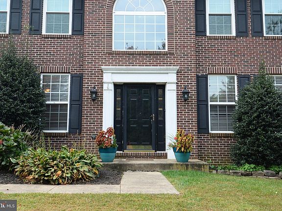 3rd image of 317 Pleasant Valley Dr