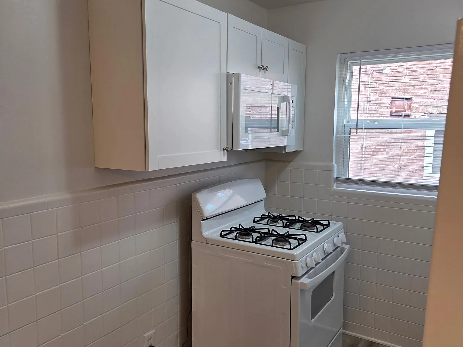 1 bed, 950 sqft, $1,150 — Photo 2