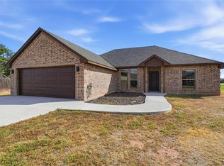 306 W 4th St, Duke, OK 73532