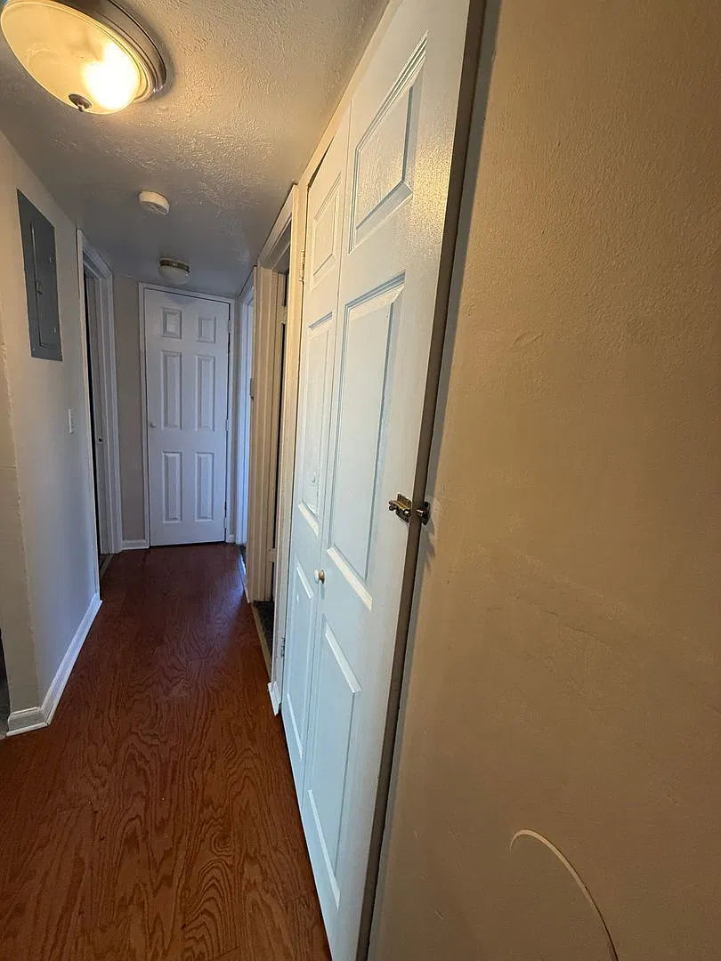 4230-4232 Arrowrock — Photo 2