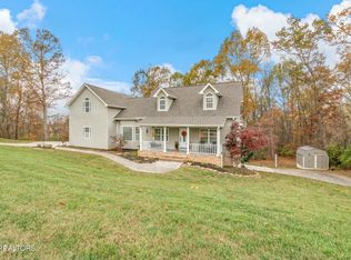 495 Casey Ln, Strawberry Plains, TN 37871