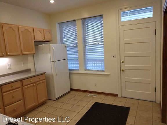 4th image of 3733 W Berteau Ave #1