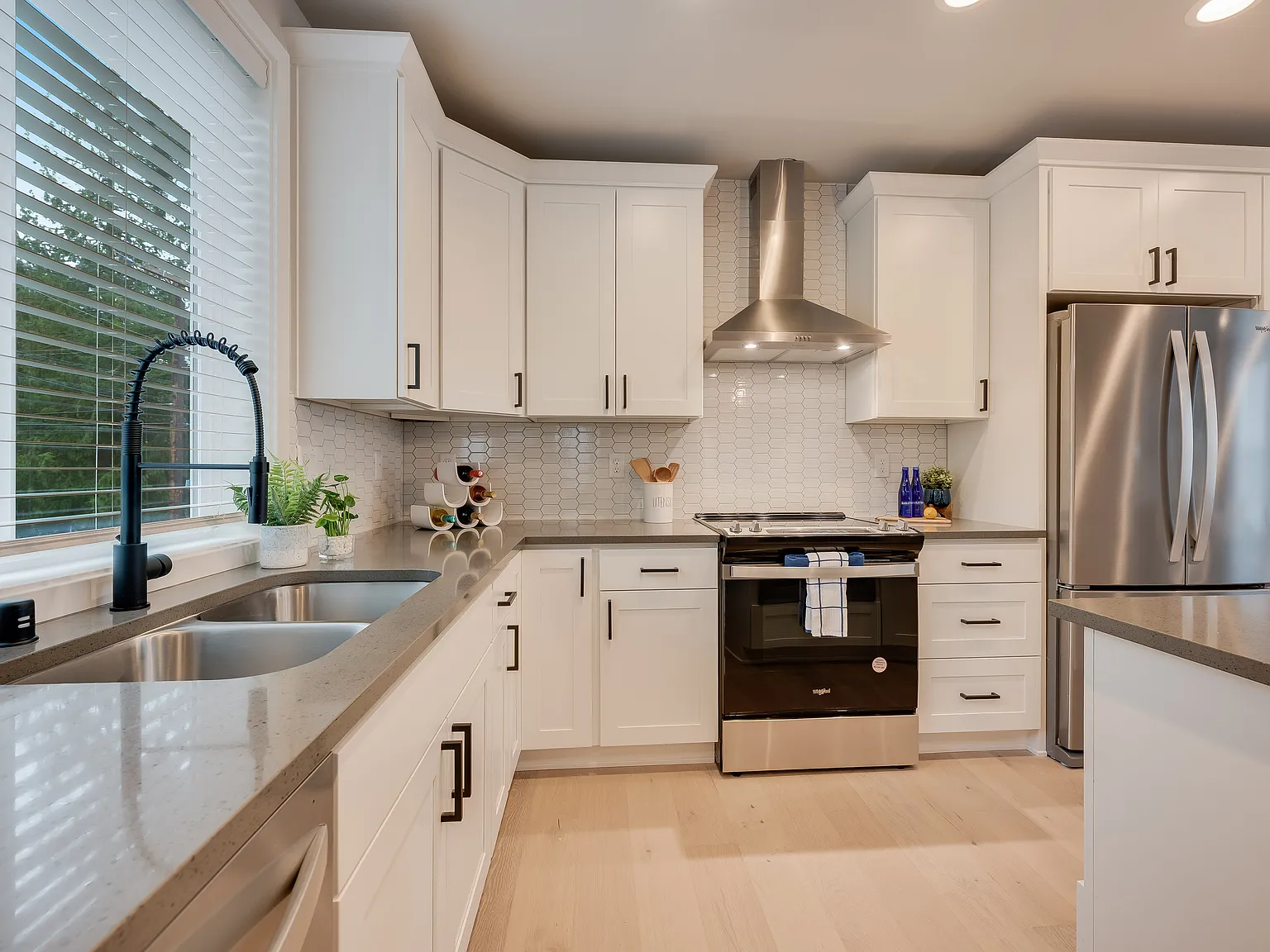 3 bed, 2.5 bath, 1861 sqft, $3,695 — Photo 3