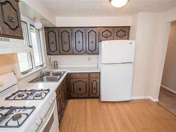 4th image of 1714 Apple Hollow Ln