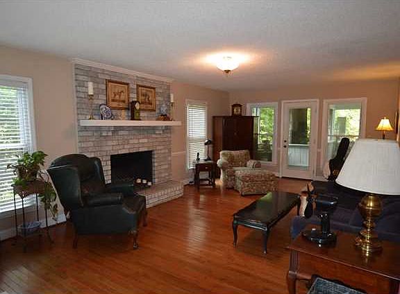 2nd image of 1211 Parkway Dr