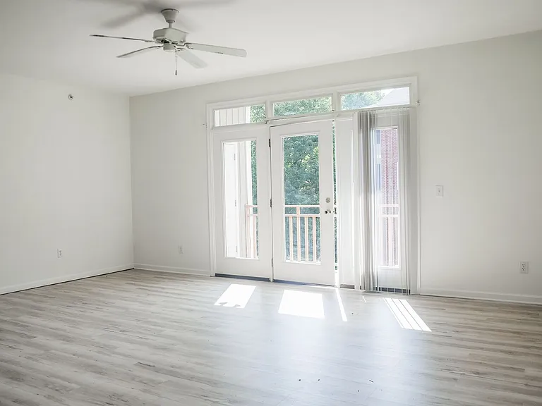 635-675 Woodbrook Dr — Photo 1