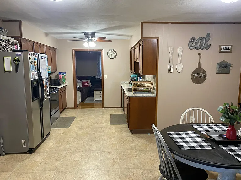 511 N Cherry St — Photo 7