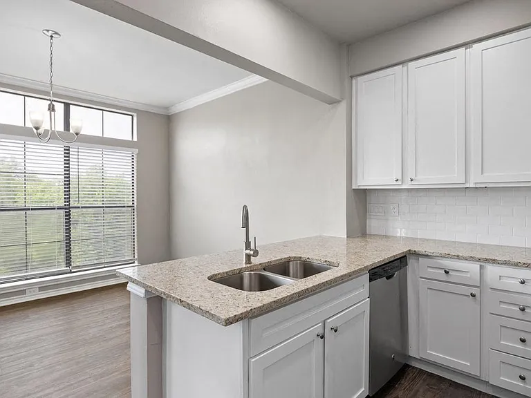 Waters Edge Apartments in Georgetown, TX
