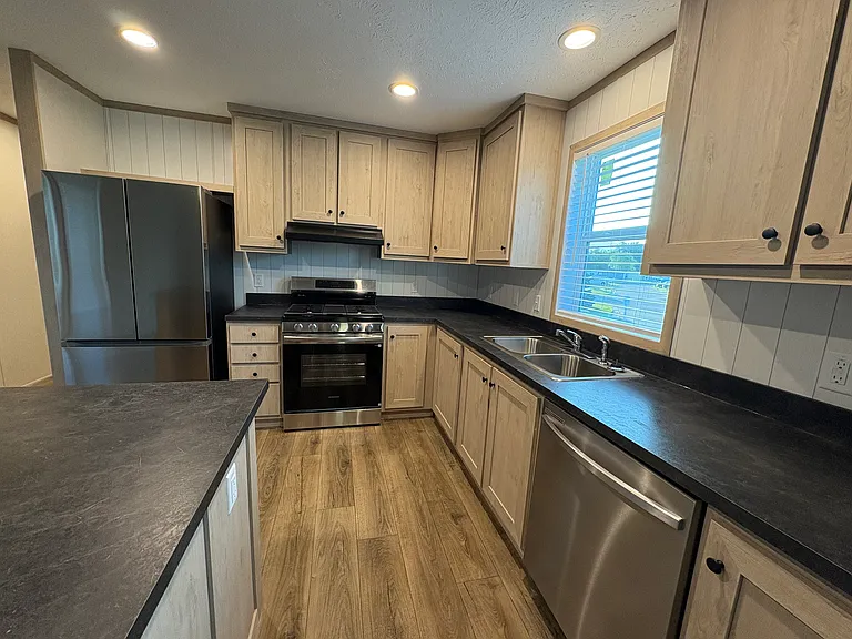 173 Glen Gary Dr — Photo 2
