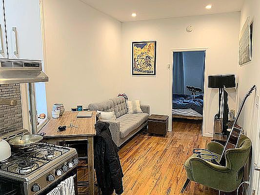 2nd image of 526 E 11th St APT 13