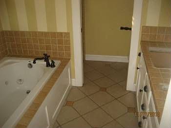 5th image of 2840 Glasgow Dr